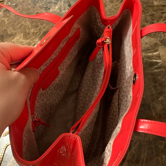 Dkny Embossed Patent Street Logo Tote Red - Picture 6 of 9